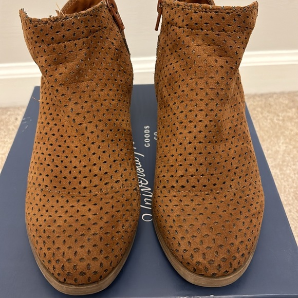 Universal Thread Tan Booties - Picture 5 of 8